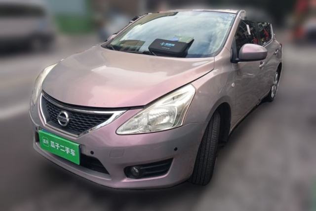 Ojetý Nissan Tiida 2013 1.6L CVT Cool Cafe Edition