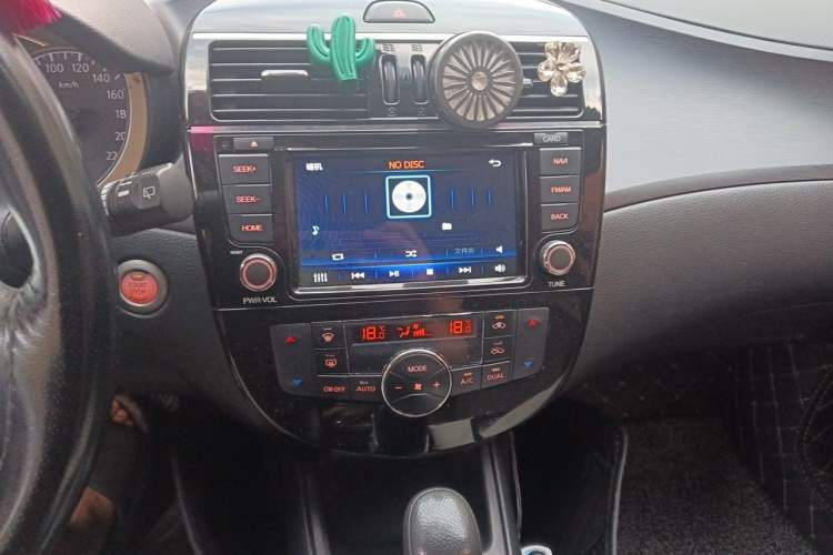 Used Nissan Tiida 2013 1.6L CVT Cool Cafe Edition Audio And AC Panel