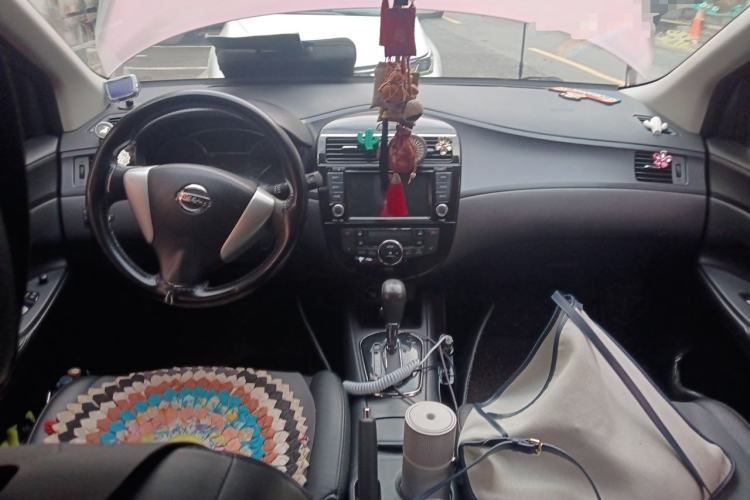 Used Nissan Tiida 2013 1.6L CVT Cool Cafe Edition Center Console
