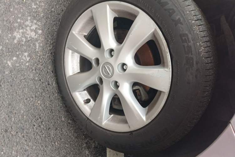 Used Nissan Tiida 2013 1.6L CVT Cool Cafe Edition Right Front Wheel Hub