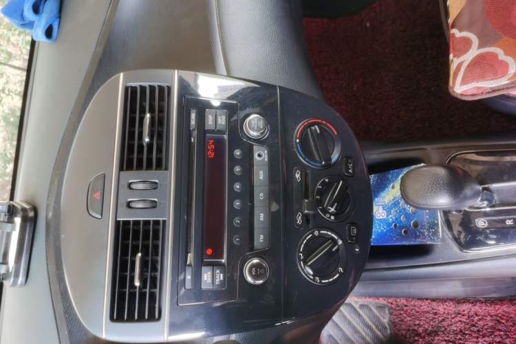 Used Nissan Tiida 2013 1.6L CVT Cool Cafe Edition Audio And AC Panel