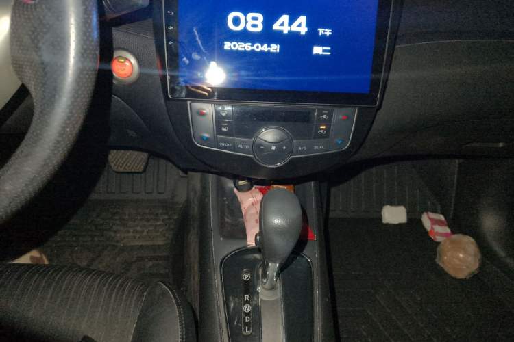 Used Nissan Tiida 2013 1.6L CVT Cool Cafe Edition Audio And AC Panel