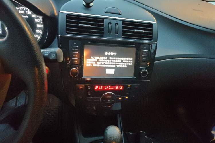 Used Nissan Tiida 2013 1.6L CVT Cool Cafe Edition Audio And AC Panel