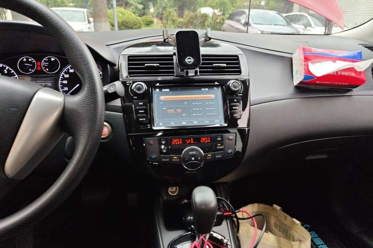 Used Nissan Tiida 2013 1.6L CVT Cool Cafe Edition Audio And AC Panel