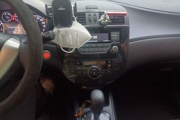 Used Nissan Tiida 2013 1.6L CVT Cool Cafe Edition Audio And AC Panel