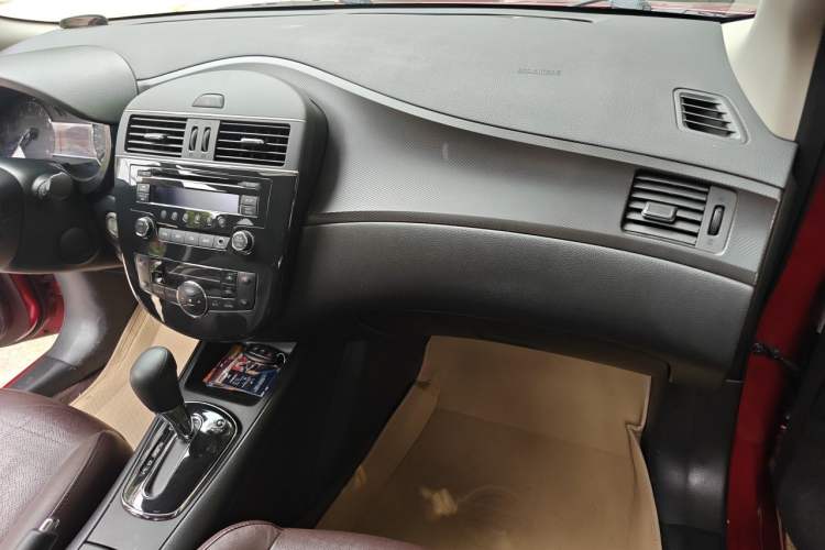 Used Nissan Tiida 2013 1.6L CVT Cool Cafe Edition Audio And AC Panel