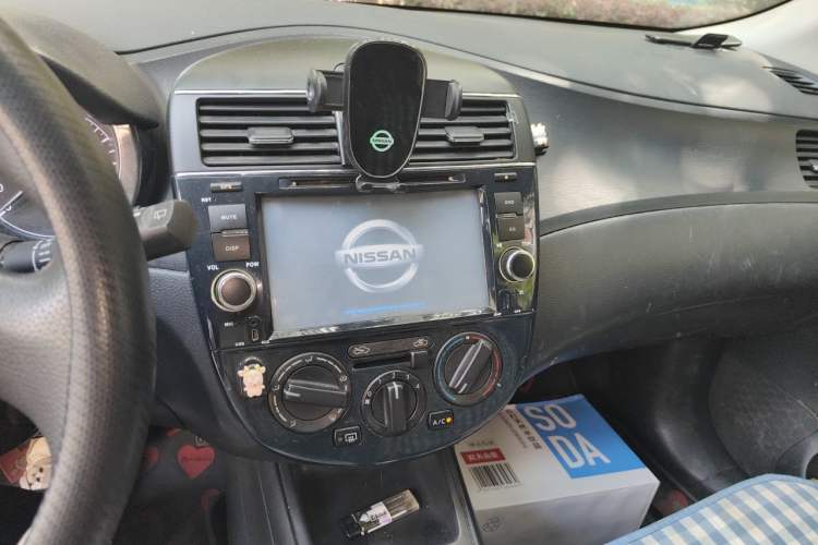 Used Nissan Tiida 2013 1.6L CVT Cool Cafe Edition Audio And AC Panel
