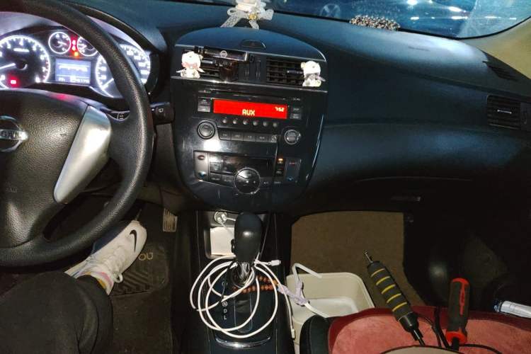 Used Nissan Tiida 2013 1.6L CVT Cool Cafe Edition Audio And AC Panel