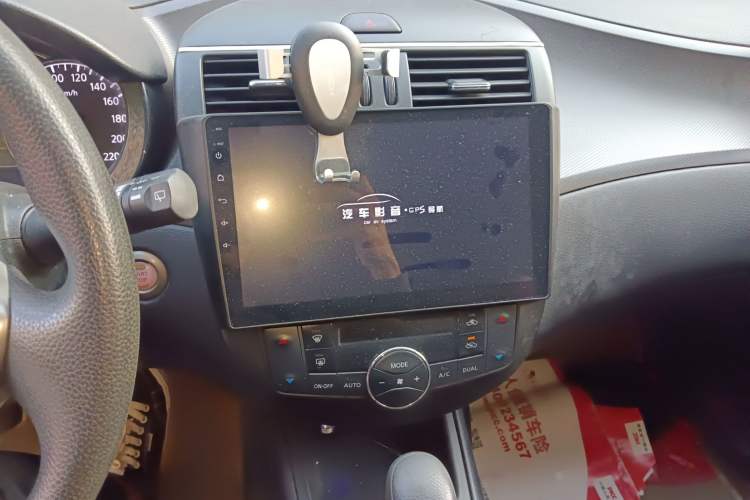 Used Nissan Tiida 2013 1.6L CVT Cool Cafe Edition Audio And AC Panel