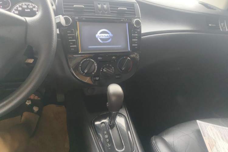 Used Nissan Tiida 2013 1.6L CVT Cool Cafe Edition Audio And AC Panel