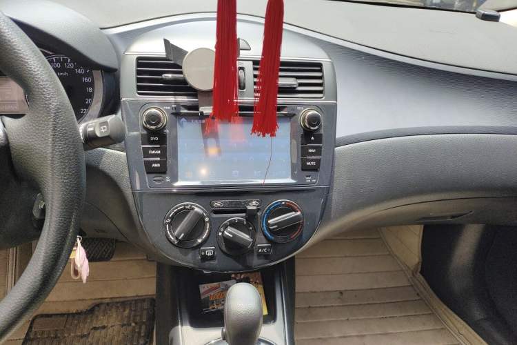 Used Nissan Tiida 2013 1.6L CVT Cool Cafe Edition Audio And AC Panel