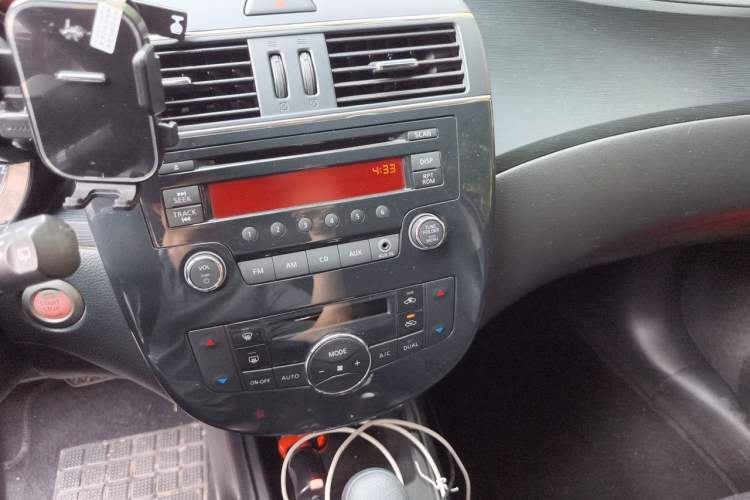 Used Nissan Tiida 2013 1.6L CVT Cool Cafe Edition Audio And AC Panel