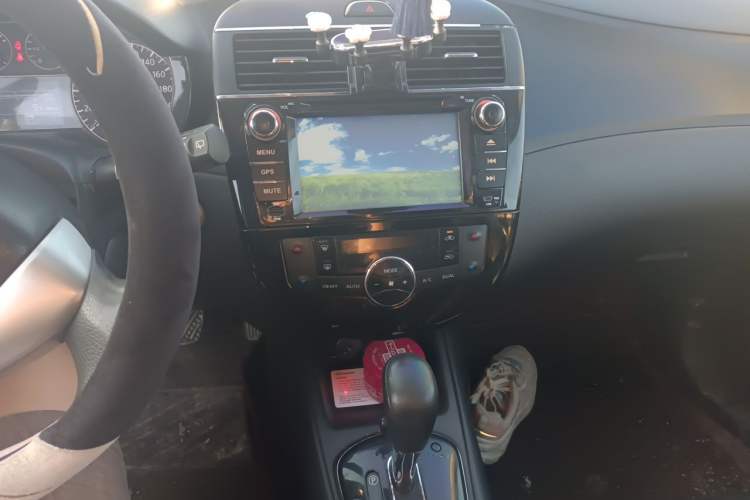 Used Nissan Tiida 2013 1.6L CVT Cool Cafe Edition Audio And AC Panel
