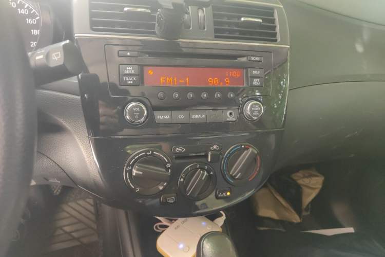 Used Nissan Tiida 2013 1.6L CVT Cool Cafe Edition Audio And AC Panel