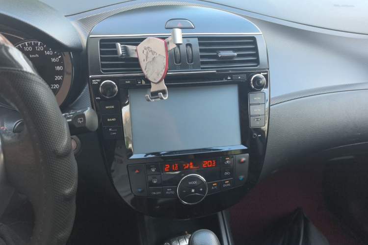Used Nissan Tiida 2013 1.6L CVT Cool Cafe Edition Audio And AC Panel