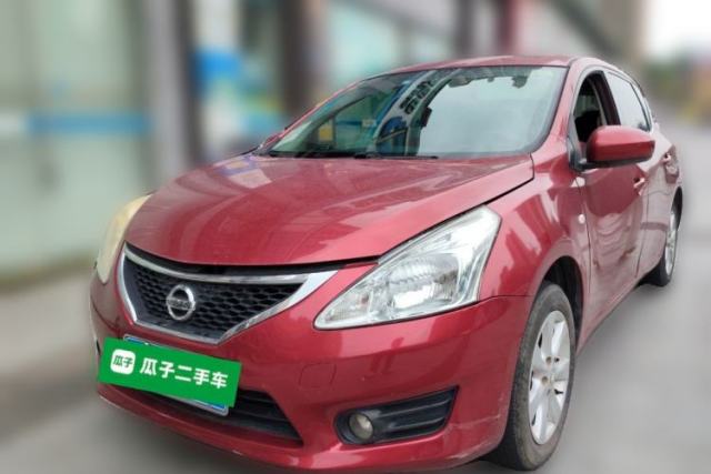 Ojetý Nissan Tiida 2013 1.6L CVT Cool Cafe Edition