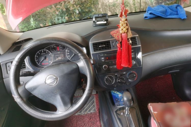 Used Nissan Tiida 2013 1.6L CVT Cool Cafe Edition Center Console