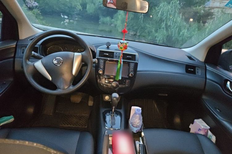 Used Nissan Tiida 2013 1.6L CVT Cool Cafe Edition Center Console