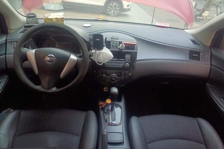 Used Nissan Tiida 2013 1.6L CVT Cool Cafe Edition Center Console