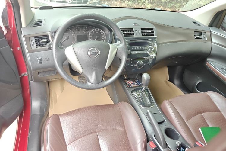 Used Nissan Tiida 2013 1.6L CVT Cool Cafe Edition Center Console