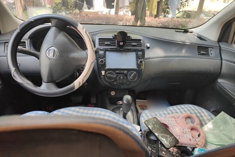 Used Nissan Tiida 2013 1.6L CVT Cool Cafe Edition Center Console