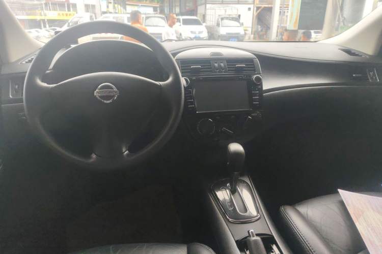 Used Nissan Tiida 2013 1.6L CVT Cool Cafe Edition Center Console