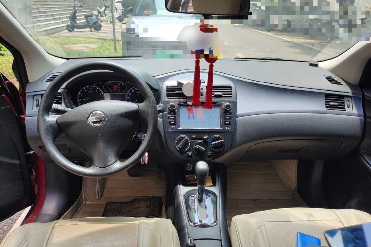 Used Nissan Tiida 2013 1.6L CVT Cool Cafe Edition Center Console