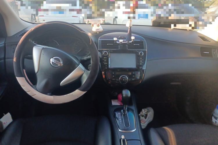 Used Nissan Tiida 2013 1.6L CVT Cool Cafe Edition Center Console