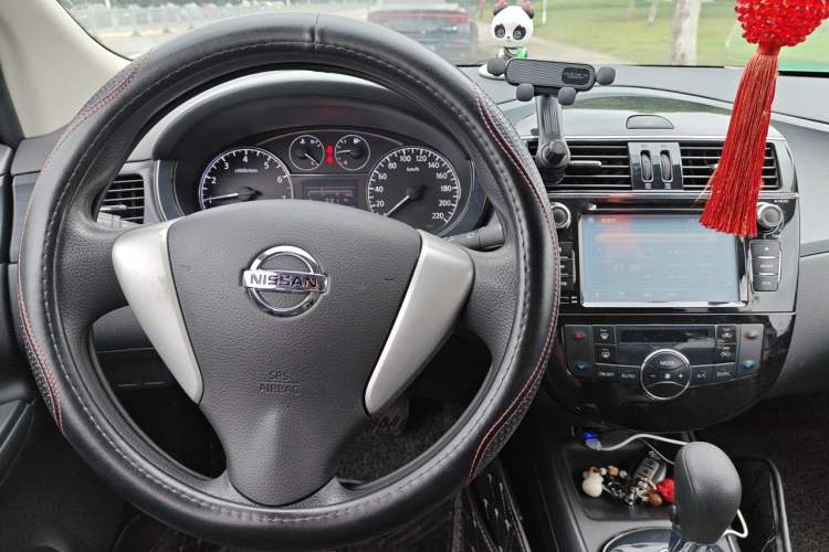 Used Nissan Tiida 2013 1.6L CVT Cool Cafe Edition Center Console