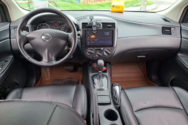 Used Nissan Tiida 2013 1.6L CVT Cool Cafe Edition Center Console