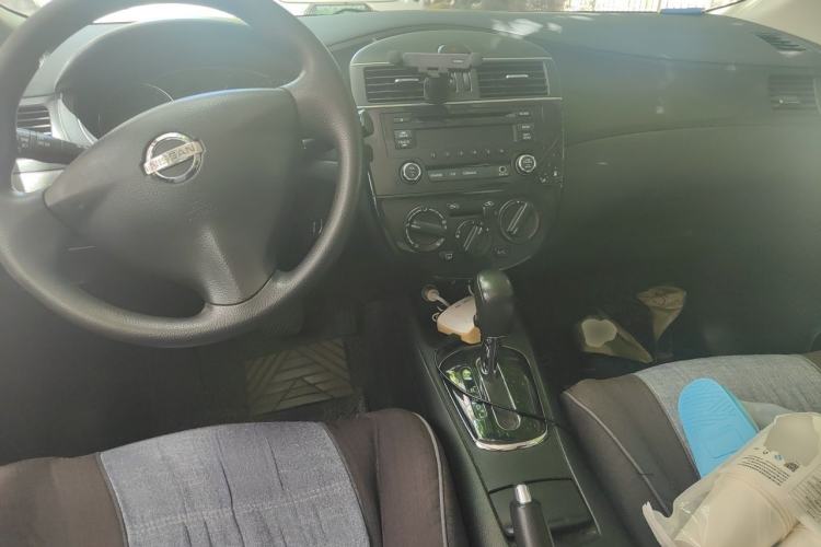 Used Nissan Tiida 2013 1.6L CVT Cool Cafe Edition Center Console