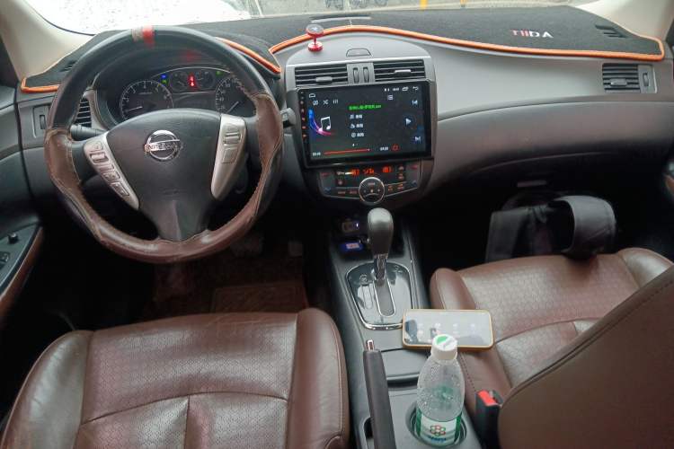 Used Nissan Tiida 2013 1.6L CVT Cool Cafe Edition Center Console