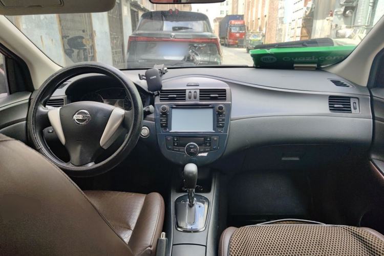 Used Nissan Tiida 2013 1.6L CVT Cool Cafe Edition Center Console