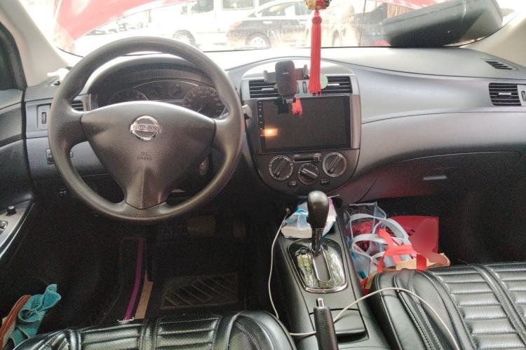 Used Nissan Tiida 2013 1.6L CVT Cool Cafe Edition Center Console