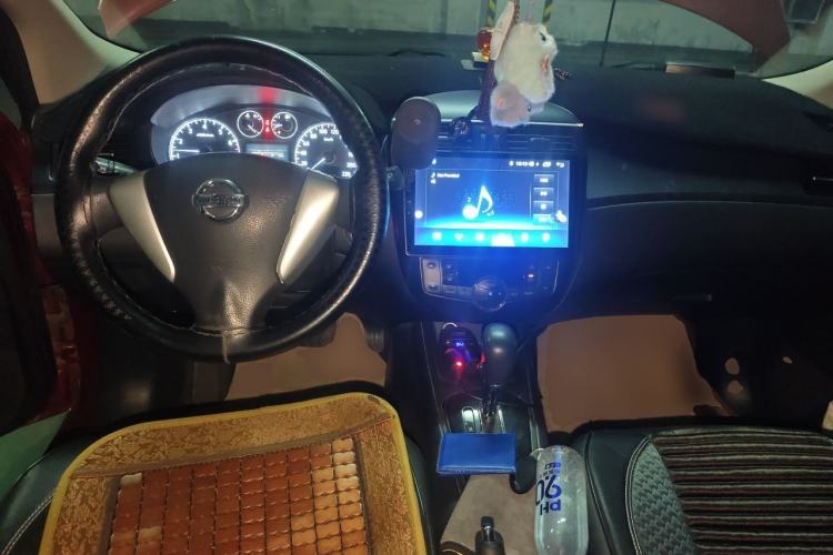 Used Nissan Tiida 2013 1.6L CVT Cool Cafe Edition Center Console