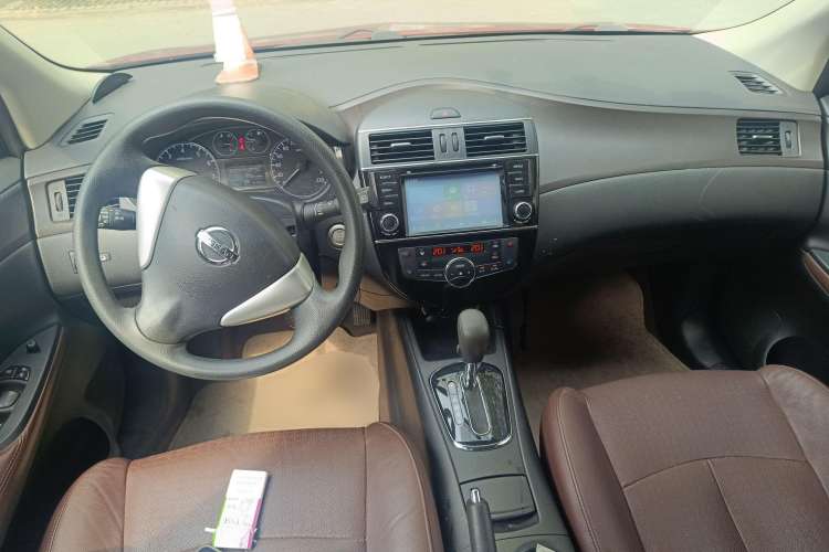 Used Nissan Tiida 2013 1.6L CVT Cool Cafe Edition Center Console