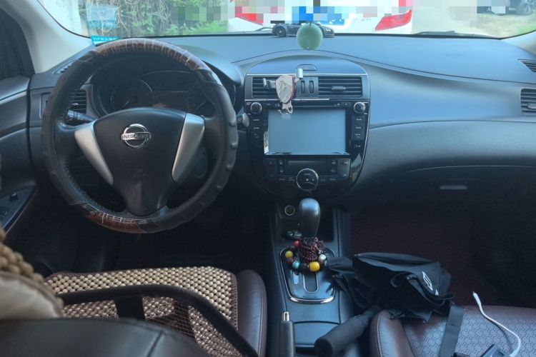 Used Nissan Tiida 2013 1.6L CVT Cool Cafe Edition Center Console