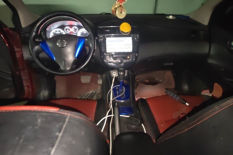 Used Nissan Tiida 2013 1.6L CVT Cool Cafe Edition Center Console