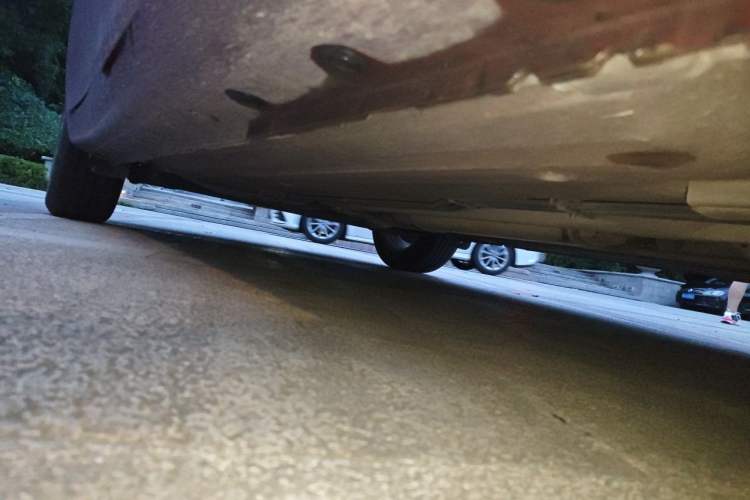 Used Nissan Tiida 2013 1.6L CVT Cool Cafe Edition Chassis Front Right