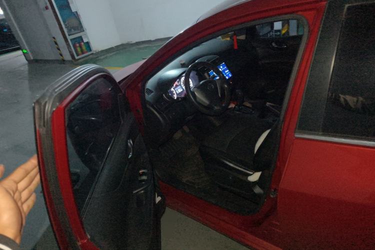 Used Nissan Tiida 2013 1.6L CVT Cool Cafe Edition Driver Seat