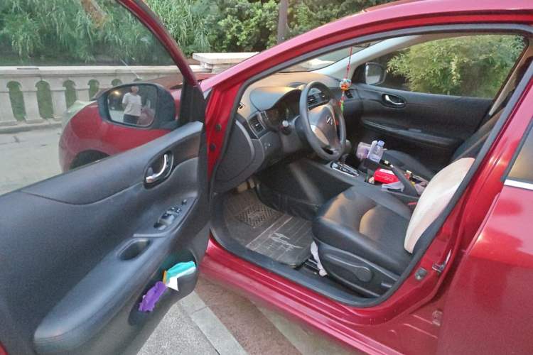 Used Nissan Tiida 2013 1.6L CVT Cool Cafe Edition Driver Seat