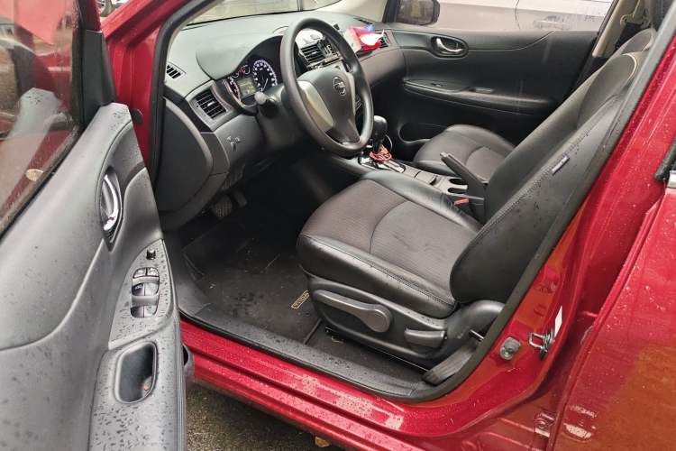 Used Nissan Tiida 2013 1.6L CVT Cool Cafe Edition Driver Seat