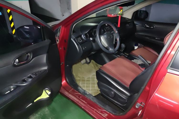 Used Nissan Tiida 2013 1.6L CVT Cool Cafe Edition Driver Seat
