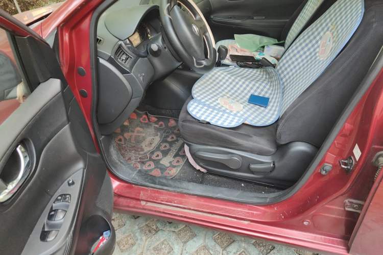 Used Nissan Tiida 2013 1.6L CVT Cool Cafe Edition Driver Seat