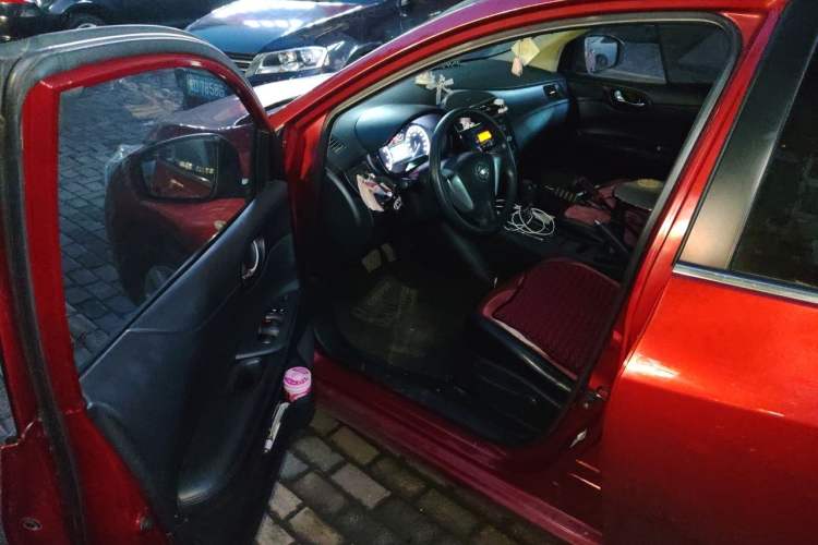 Used Nissan Tiida 2013 1.6L CVT Cool Cafe Edition Driver Seat