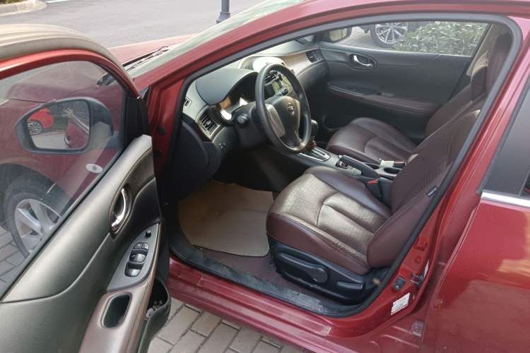 Used Nissan Tiida 2013 1.6L CVT Cool Cafe Edition Driver Seat