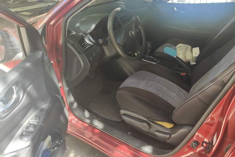 Used Nissan Tiida 2013 1.6L CVT Cool Cafe Edition Driver Seat