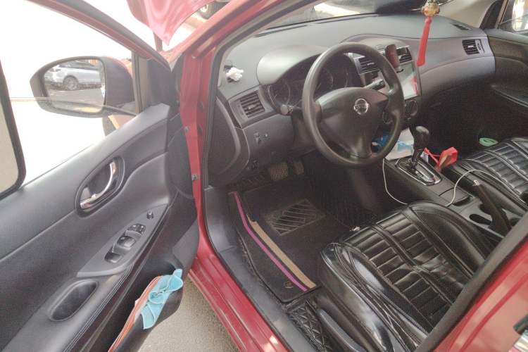 Used Nissan Tiida 2013 1.6L CVT Cool Cafe Edition Driver Seat