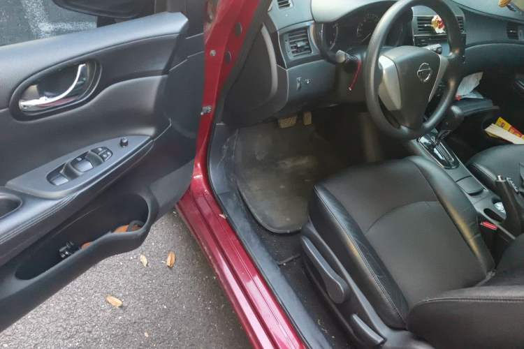 Used Nissan Tiida 2013 1.6L CVT Cool Cafe Edition Driver Seat