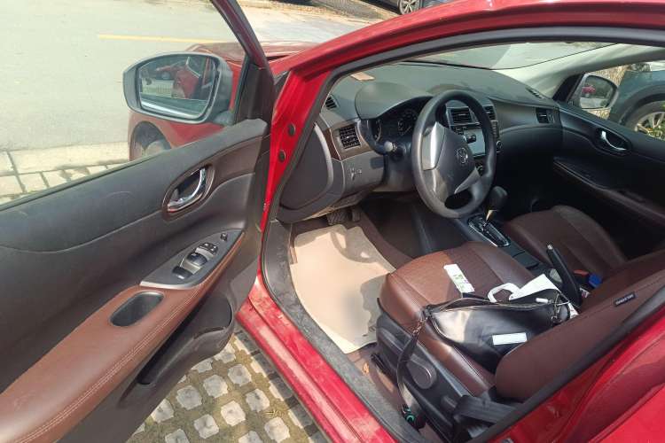Used Nissan Tiida 2013 1.6L CVT Cool Cafe Edition Driver Seat